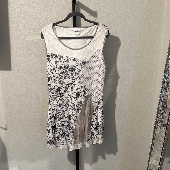 Black and White Patchwork Sleeveless Top - Picture 1 of 6